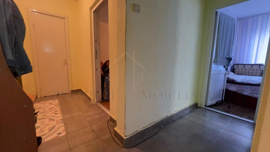 Apartament 3 camere etaj 1 - zona centrala - Poză 6