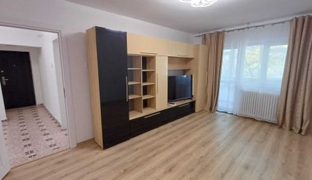 Apartament spatios cu 3 camere - Centru, Targu Cucu - 600€