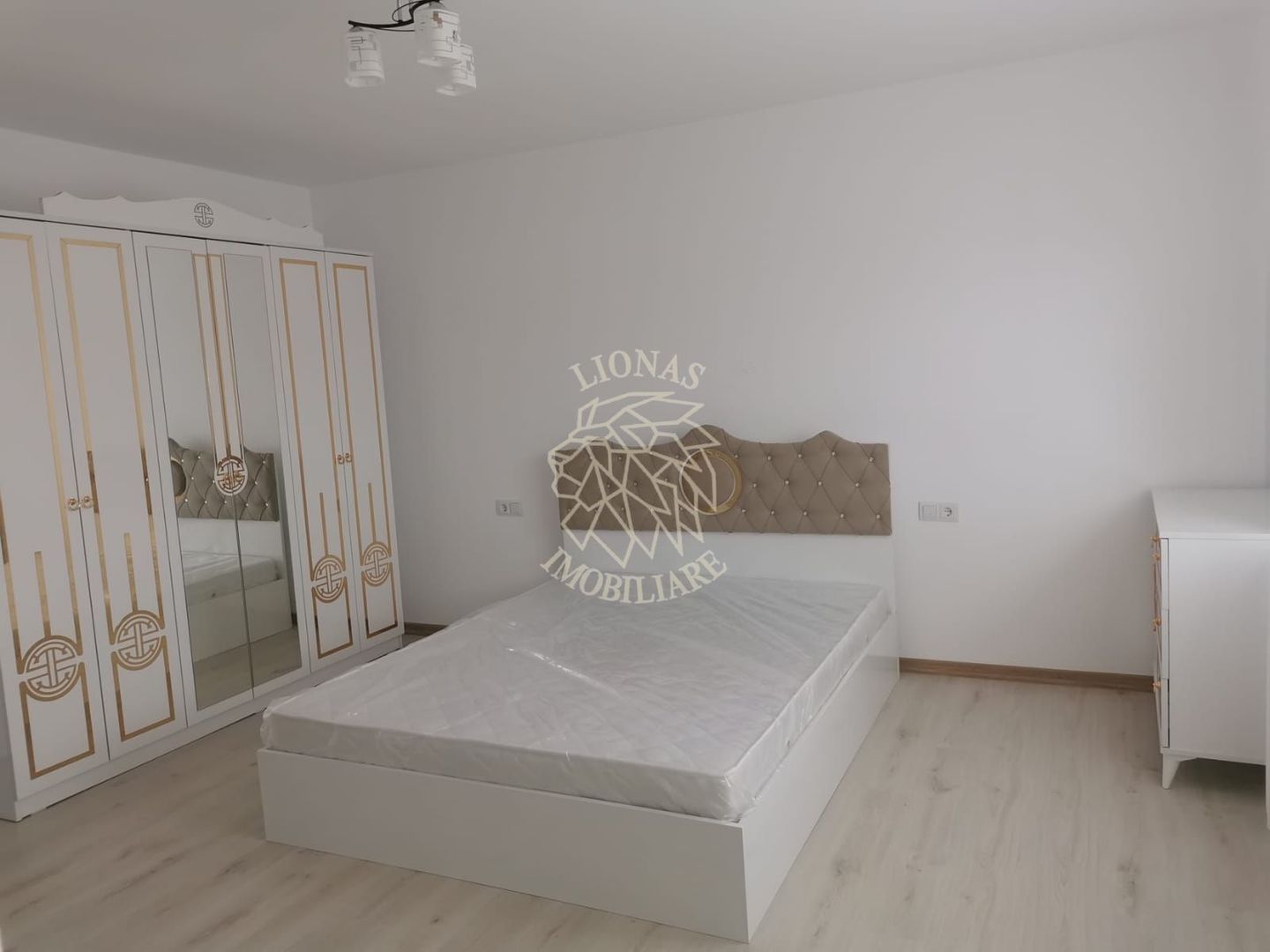 Casa de inchiriat 4 camere 180 mp-curte-Zona Hotel Diana - Poză 2