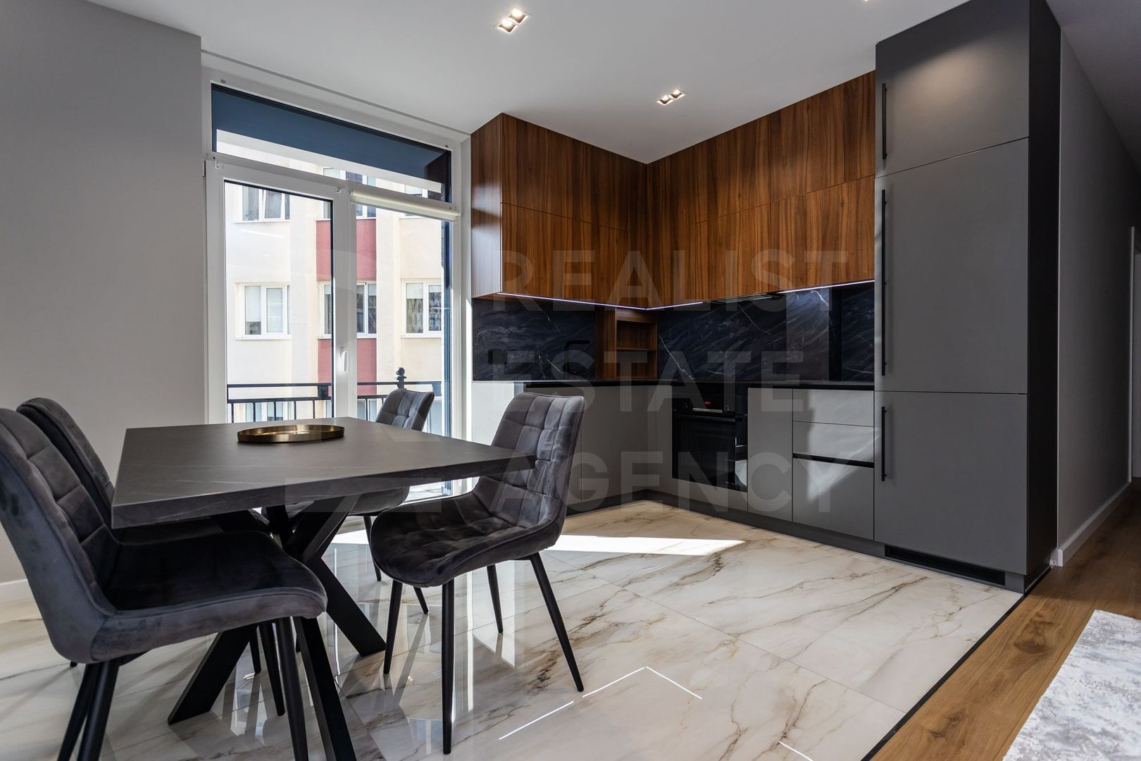 Chirie, apartament, 2 camere, str. Petru Movilă, sectorul Centru - Poză 1