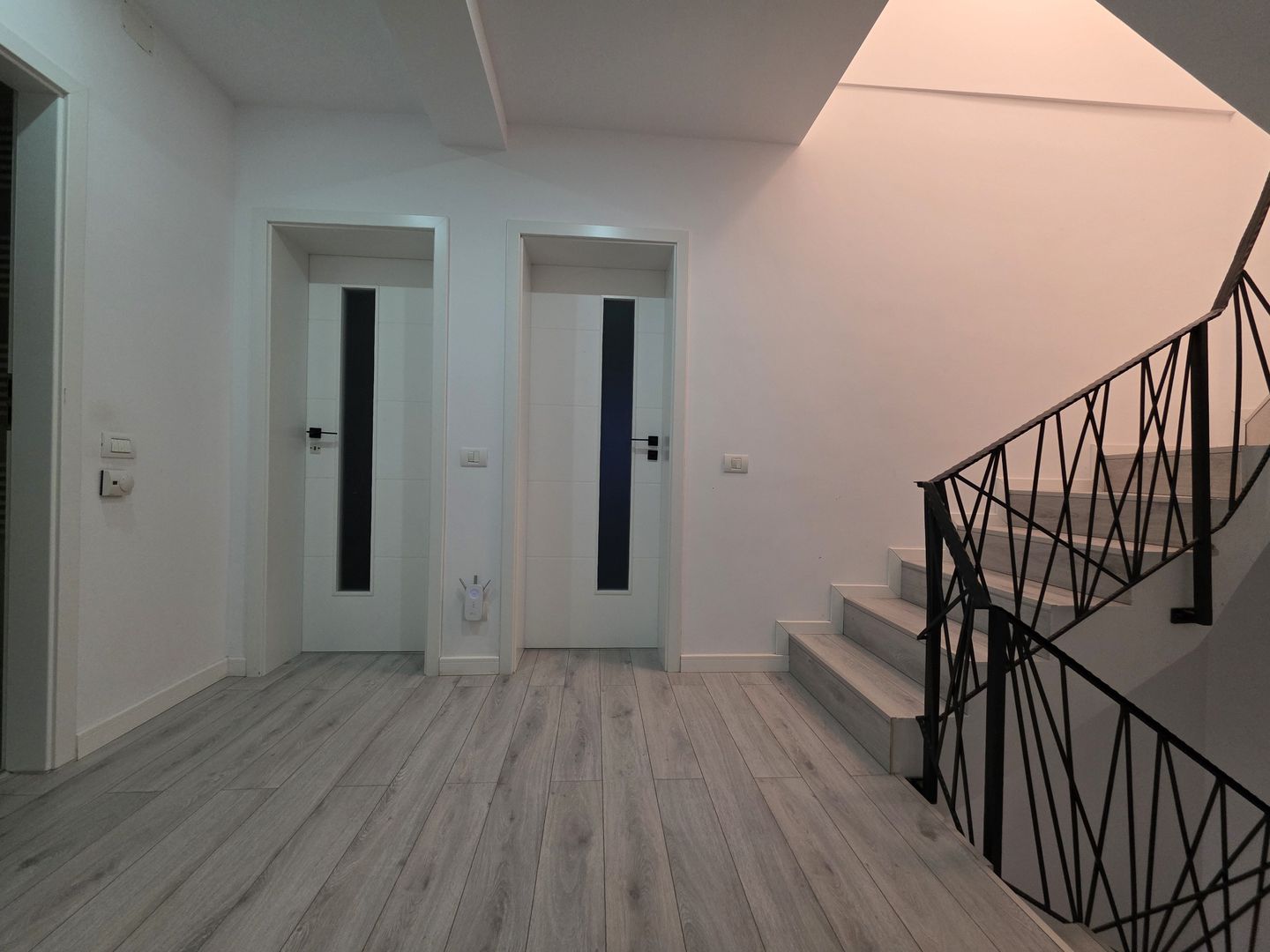 Casă de vânzare mobilata complet 6 camere, 325 mp construiți Aviației - Poză 14