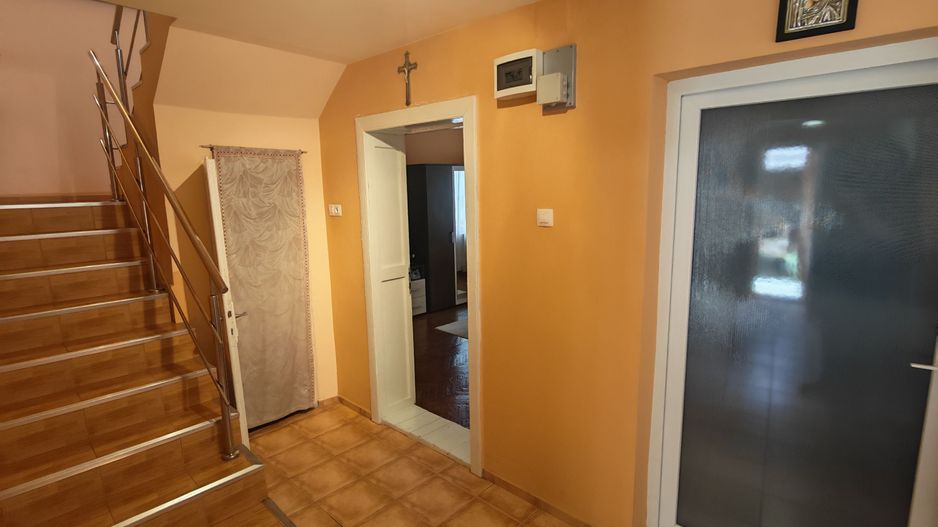 Casă cu teren generos Ghiroda vatra veche - Poză 6
