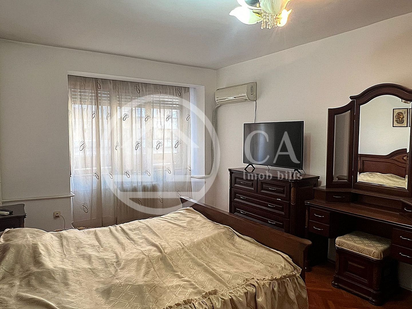 Apartament cu 4 camere de vanzare Ultracentral Oradea - Poză 2