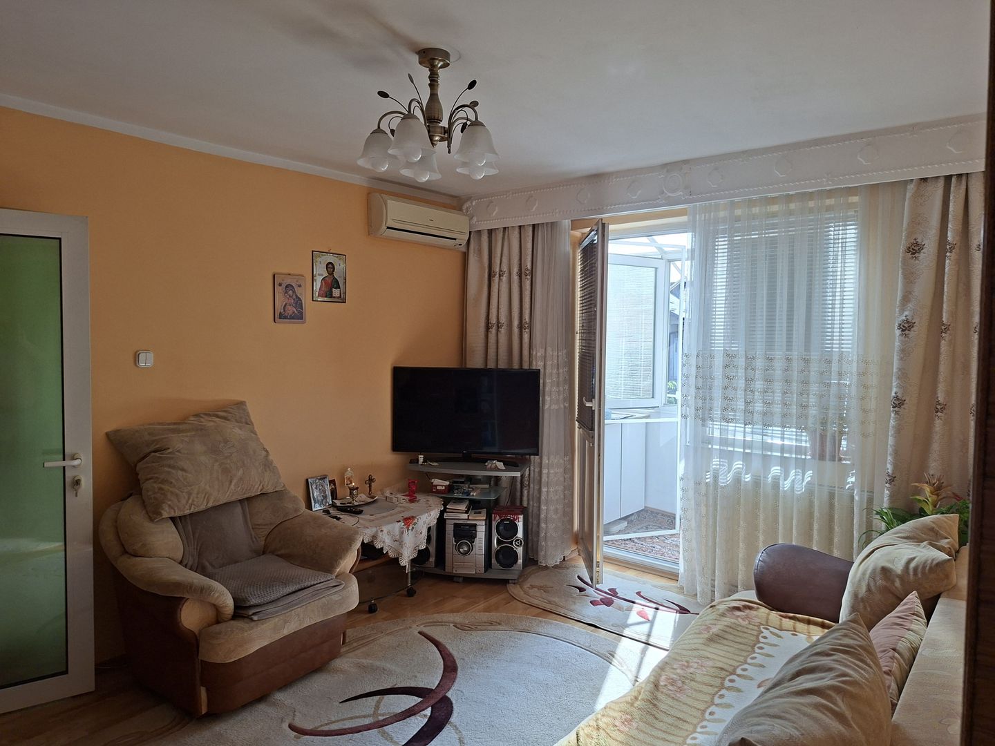BRASADAS vinde ap 2 cam 52 mp. Etaj 4/4 ULTRACENTRAL. - Poză 1