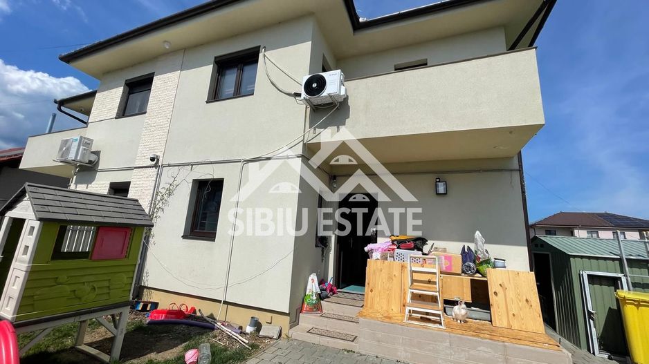 Duplex elegant cu 5 camere, 2 bai, curte in Cristian - Poză 33