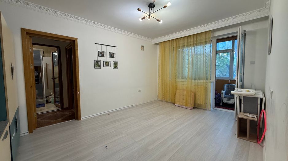 Apartament cu 3 camere de vânzare în zona Tomis Nord Constanta - Poză 1