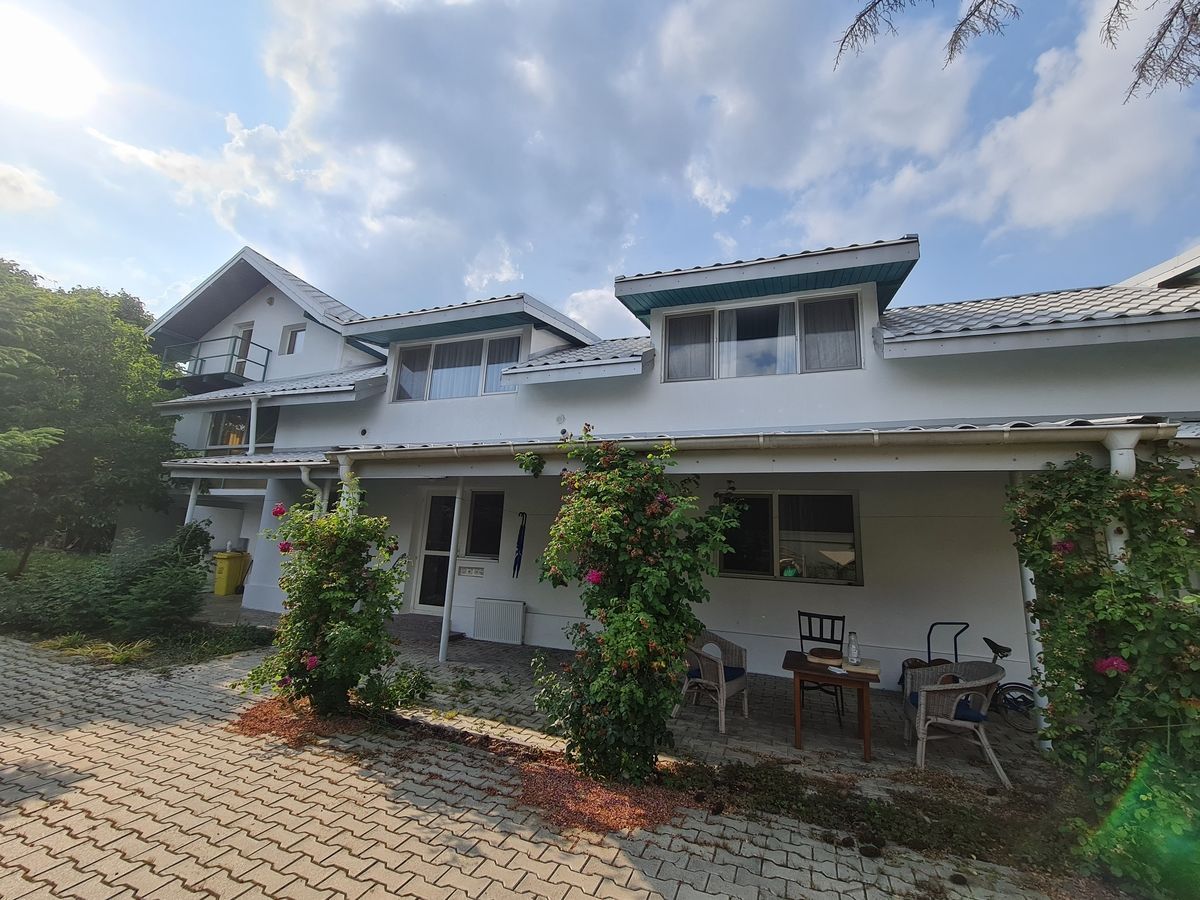 Casa in zona centralain vecinatatea padurii - Poză 3