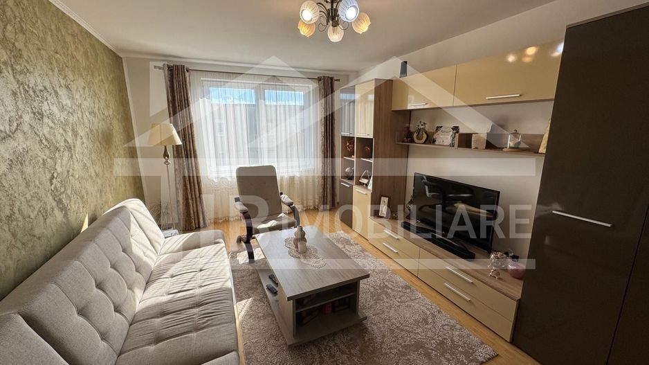 Apartament cu 3 camere, 70 mp, decomandat, Zona Diamant - Poză 2