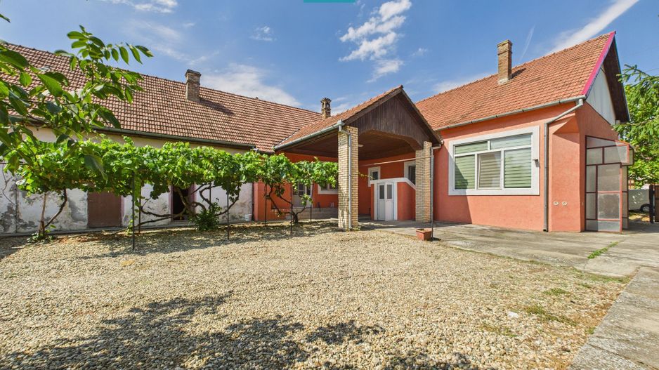 Casă cu 6 camere în Sânicolau Mare Timiș - Poză 23