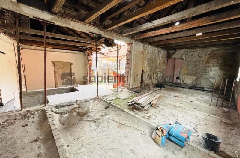 Casa situata ultracentral cu proiect autorizat - Poză 11