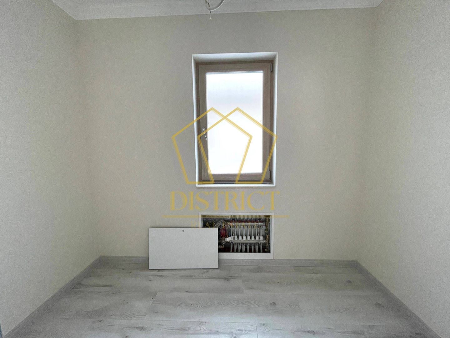 Casa despărțită prin garaj cu 5 camere | Giroc - Poză 11