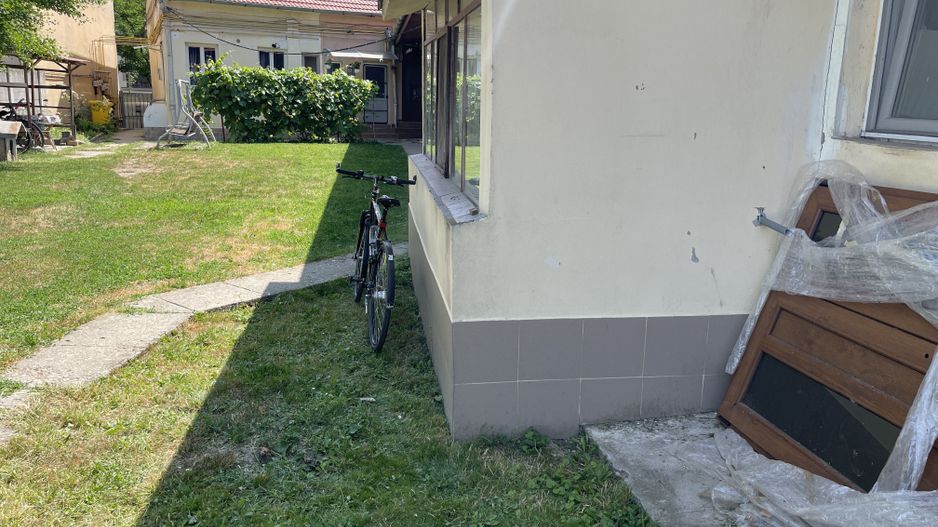 Casă la curte comuna în zona Balcescu - Poză 4