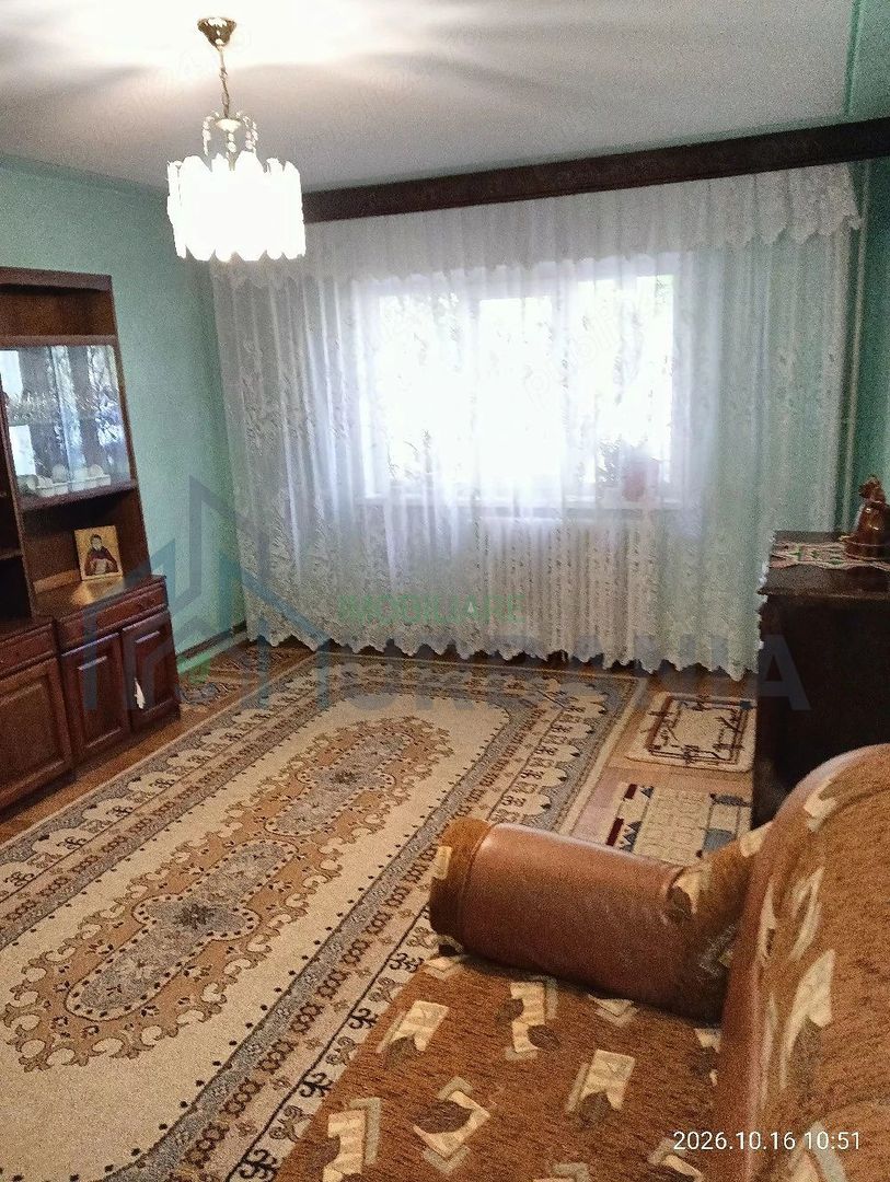 Apartament cu 2 camere decomandate în Nicolina 2, parter - Poză 3