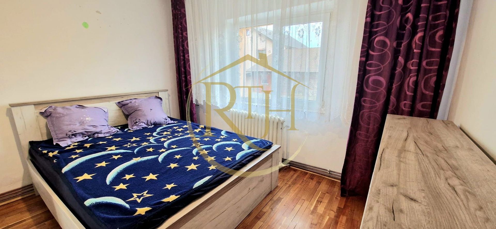 Ofer spre închiriere apartament 3 camere,2 bai, zona Lipovei, 400 euro/lună. - Poză 1