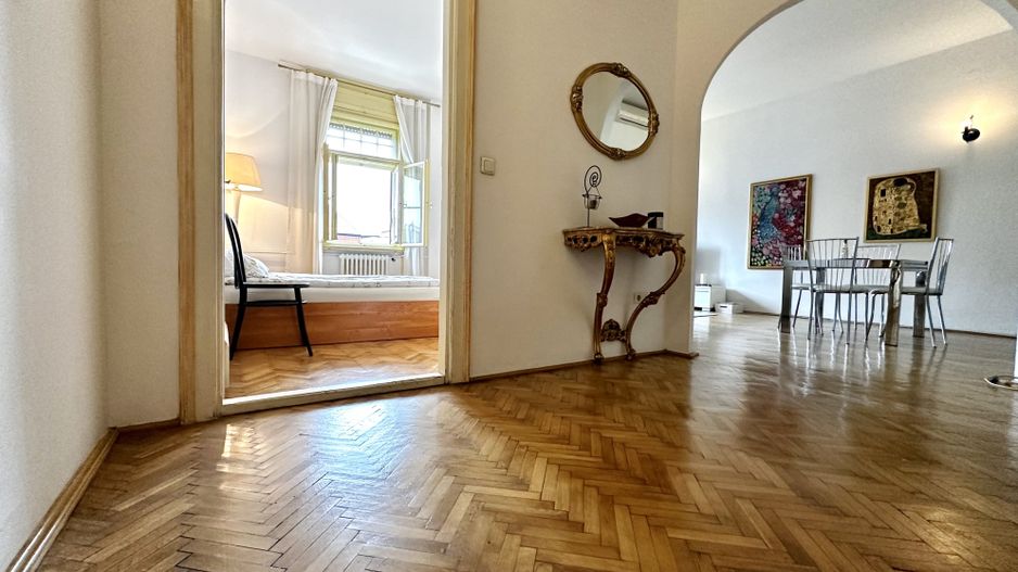 Apartament cu 2 camere,  clasic si boem, cu vedere in Piață Victoriei - Poză 7