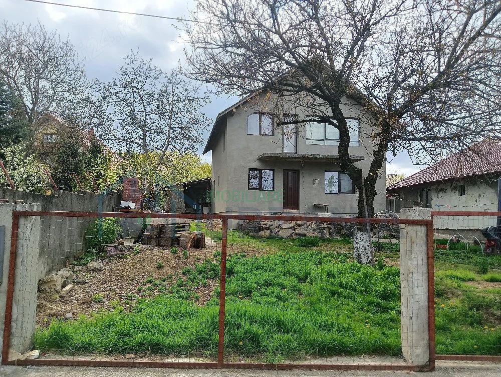Casă P+1E, sat Păun, lângă pădure, 2 camere + etaj open-space, teren 300 mp, utilități complete - Poză 1
