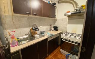 Garsoniera situata la parter inalt, zona Vivo - Poză 2