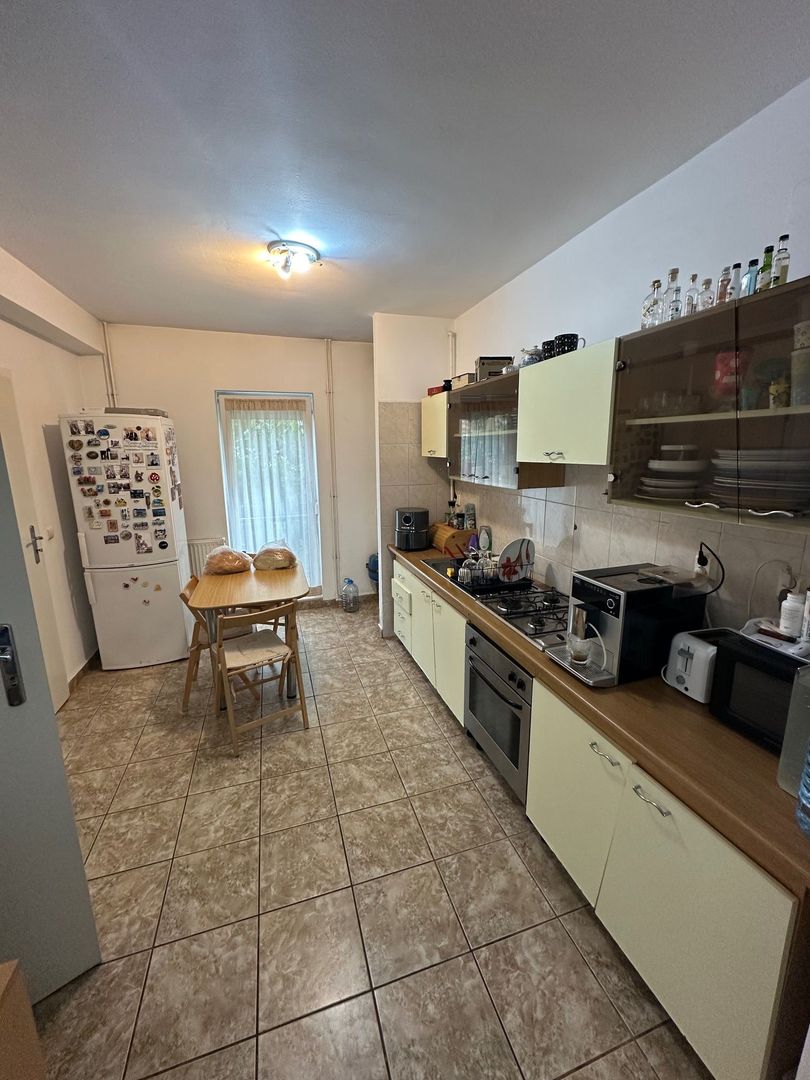 Casă / Vilă cu 5 camere zona Lunei - Poză 8