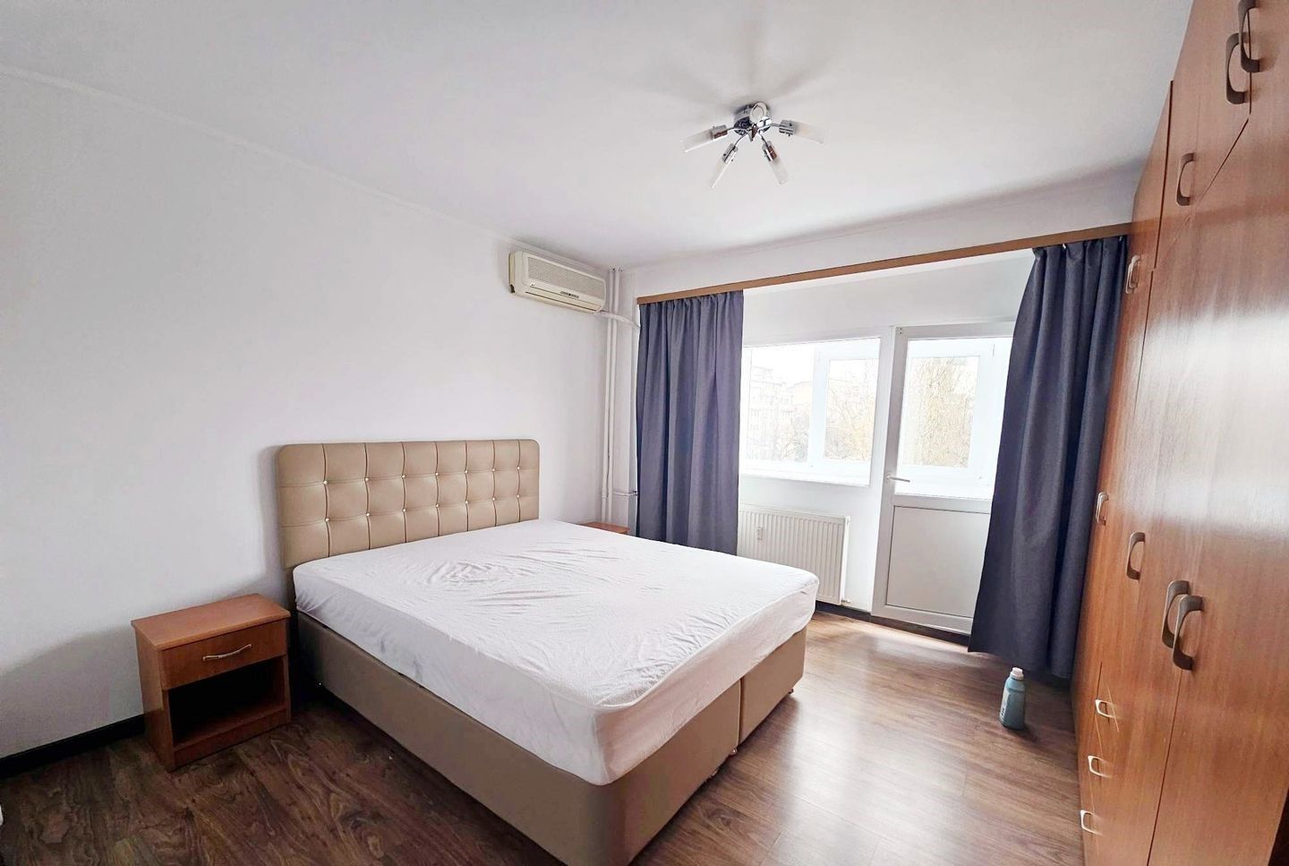 Inchiriez 2 camere Piata Victoriei - decomandat (proprietar) - Poză 2