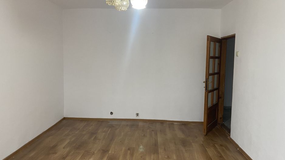 Vanzare apartament cu 3 camere,etajul 1,decomandat - M3, Târgoviște - Poză 2