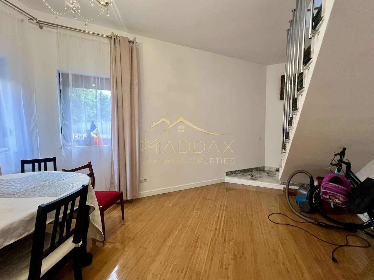 Casa **8 camere** // Domenii - Poză 6