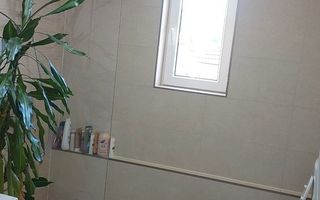 Locuință spațioasă pe două niveluri, pregătită pentru mutare. - Poză 7