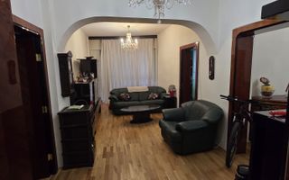 DE VANZARE APARTAMENT 4 CAMERE ZONA CENTRALA - Poză 2