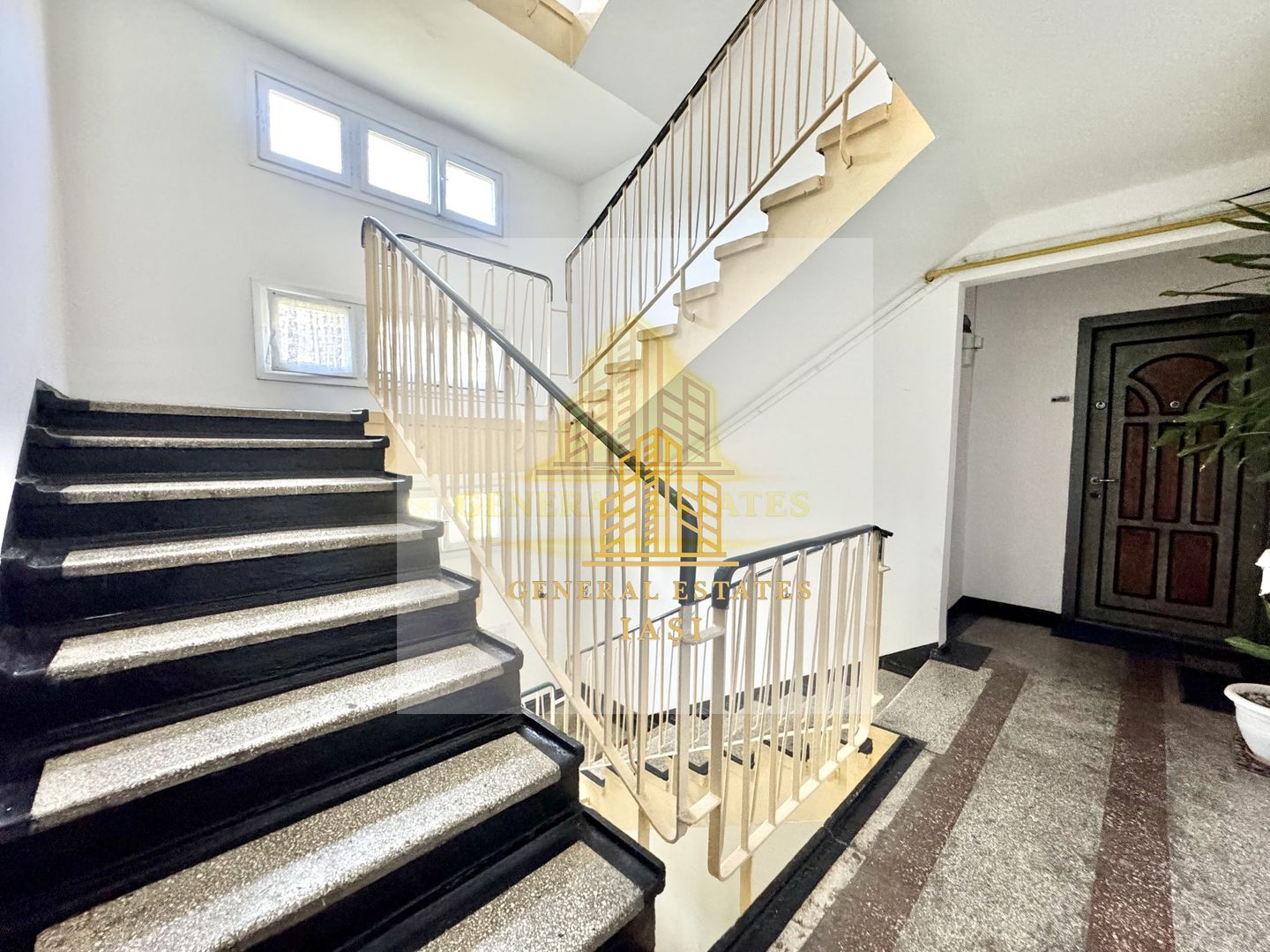 Vânzare apartament cu 2 camere 52 m.p. în Pod Roș - Poză 16