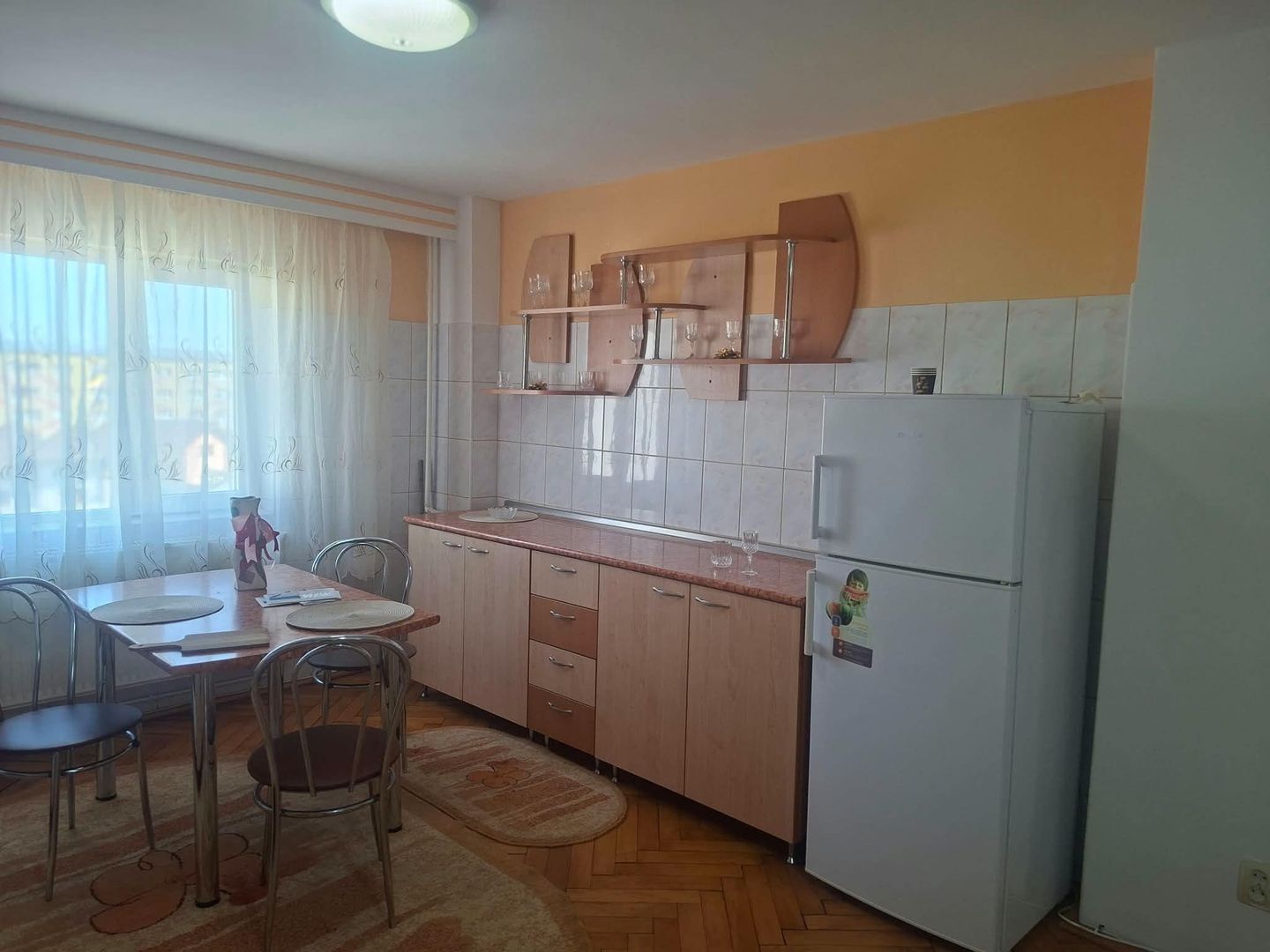 Închiriez apartament - Poză 2