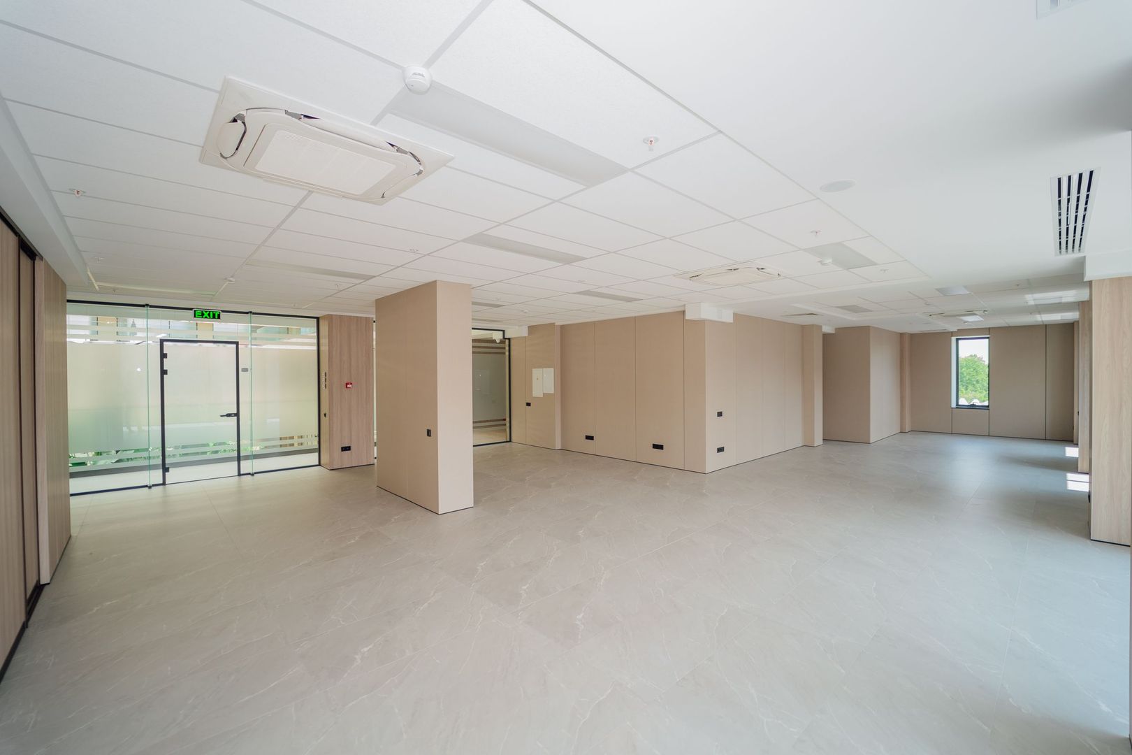 SPRE CHIRIE SPAȚIU COMERCIAL PENTRU BIROU | OFICIU 88 m2 Premium Location Bussines | Chișinău ,Centru ,Str.Bul.Ștefan Cel Mare și Sfânt , 115/1 - Poză 3