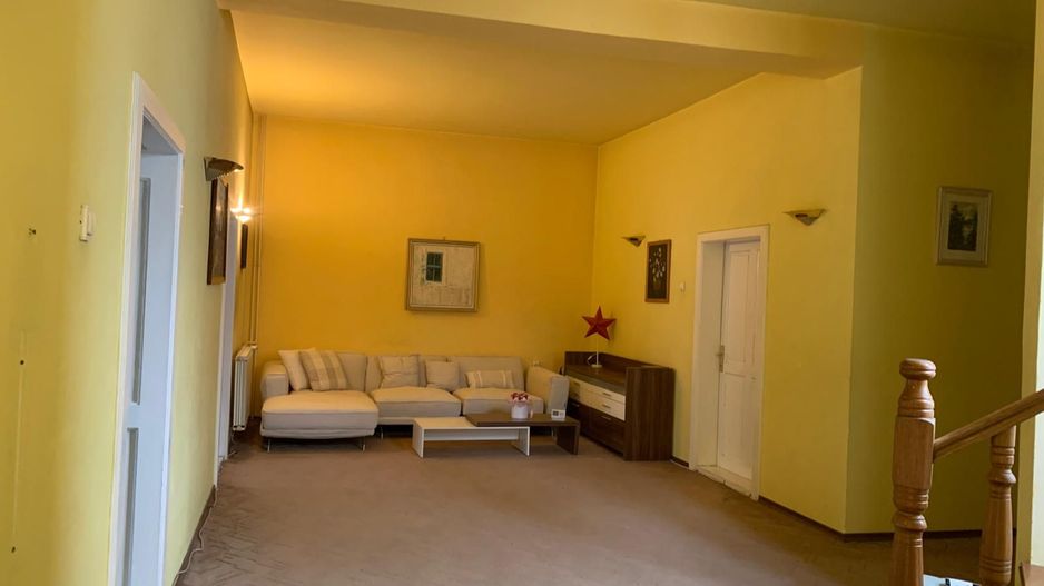 Casa versatila   P+E+M in zona  isorica Sinaia - Poză 2