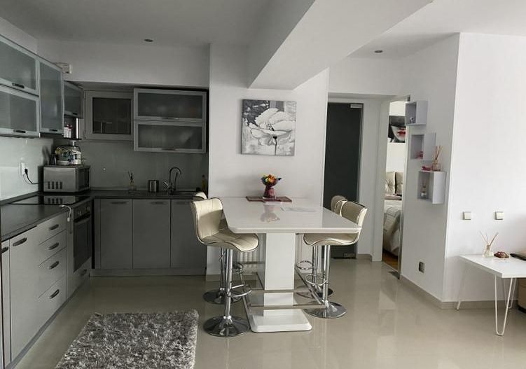 Inchiriere Apartament 2 camere  lux Alba Iulia, bloc 2011, incazire pardoseala - Poză 1