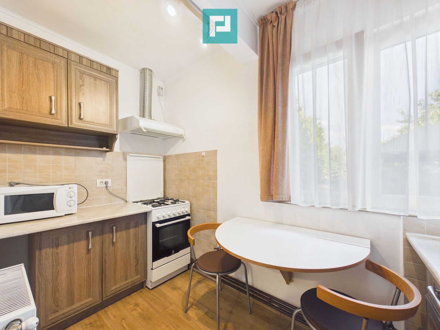 Casă cu 2 apartamente în Grădiște - Poză 9