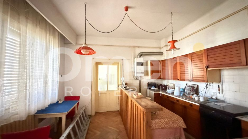 Casa de vanzare cu 446 mp teren si garaj, situata in zona centrala - Poză 5