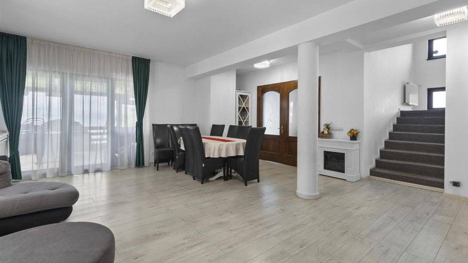 Comision 0% Vila superba in Sanpetru  5 camere si teren de 1644 mp - Poză 6