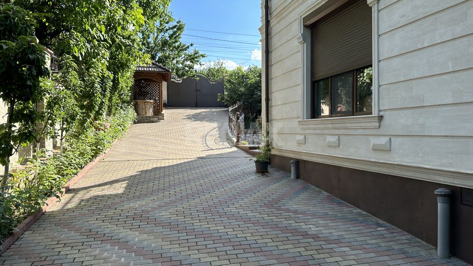 Casă în Buiucani, de vânzare, cu suprafața de 338m2. Pe teren de 14 ari. - Poză 6