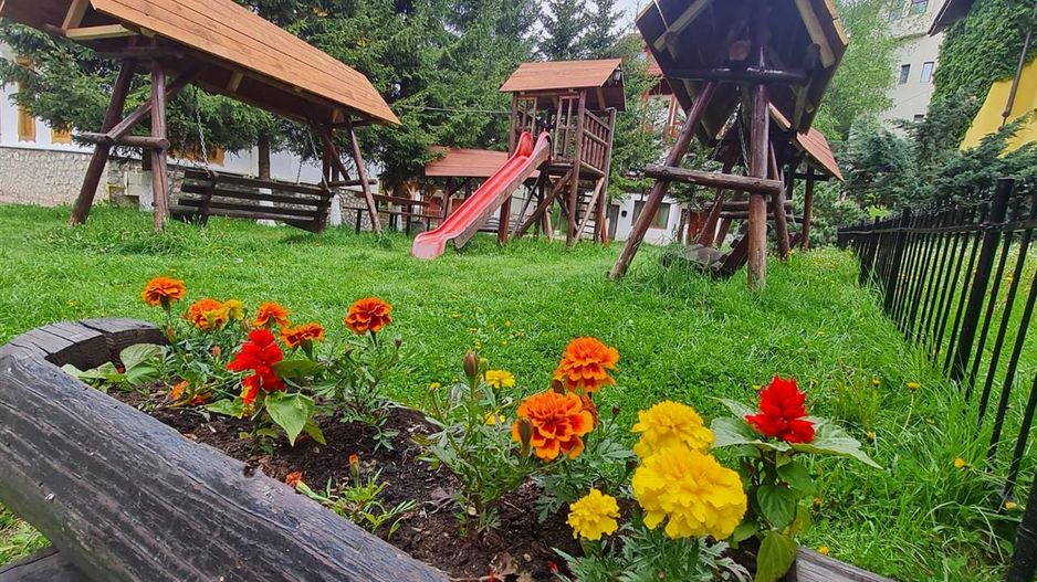 Casa ta de vacanta, imbratisata de natura,3 terase, parcare, Poiana Brasov - Poză 3