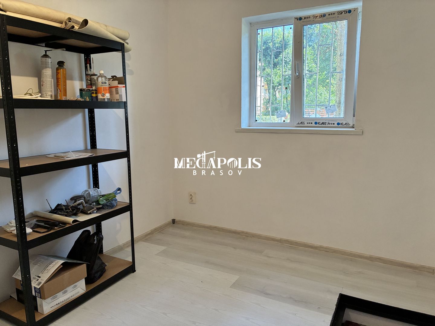 Cămin / Cameră 10 mp + demisol 10 mp  / Renovată - Poză 2