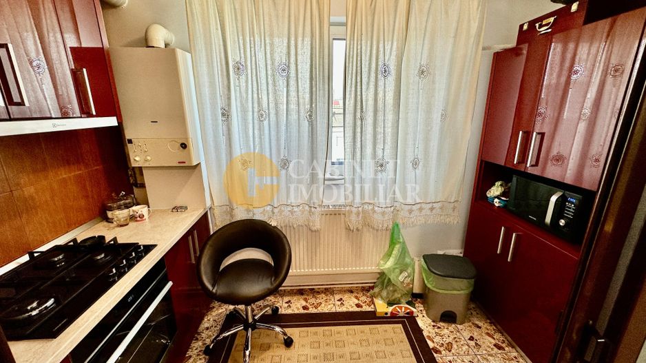 Apartament cu 3 Camere Decomandat - Zona Nicolina 2 - Bloc 1989 - Poză 4