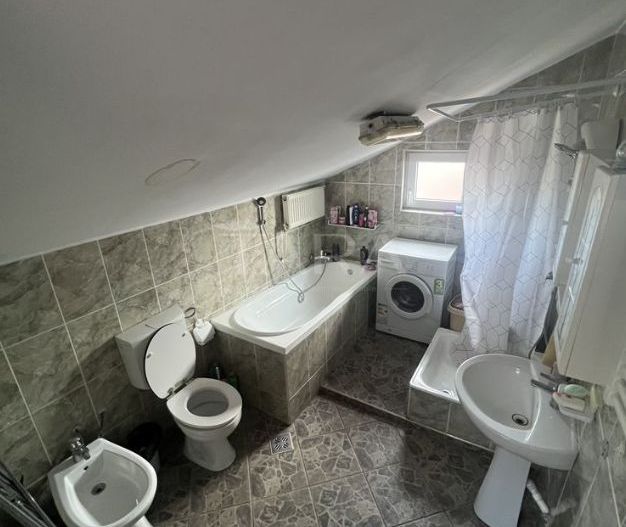 Casă cu 4 camere, ideala pentru familie, teren propriu. - Poză 7