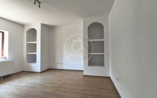 Apartament cu 2 camere la curte comuna de vanzare Ultracentral, Oradea - Poză 4