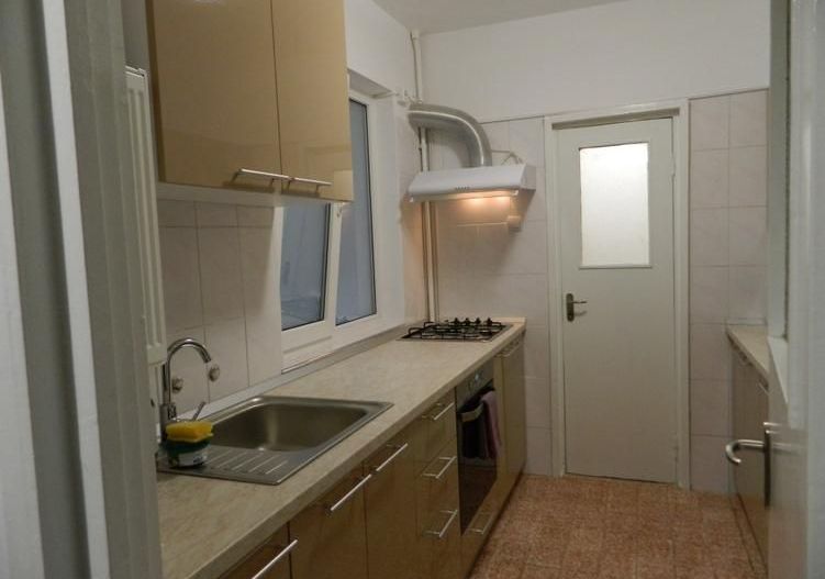Apartament lux, zona Piata Victoriei, 4 camere , 2 bai, centrala termica  terasa - Poză 5