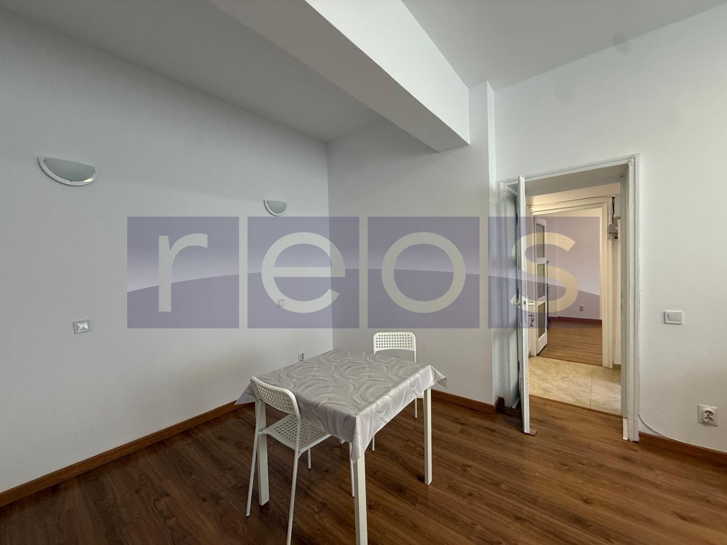 De inchiriat apartament 2 camere vedere Bd Magheru recent renovat - Poză 5