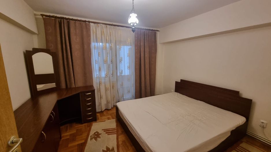 Apartament 3 camere, zona ultracentrala - Poză 3
