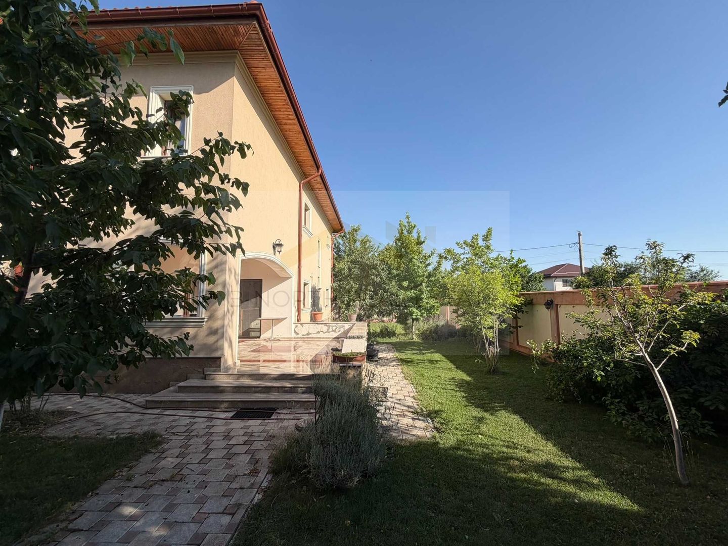 Casă / Vilă de închiriat | Comuna Berceni | 350 mp utili | Curte 400 mp - Poză 1