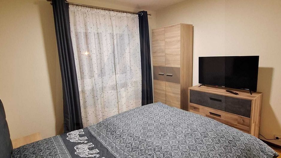 Apartament 3 camere mobilat si utilat modern parter zona Sub Arini - Poză 1