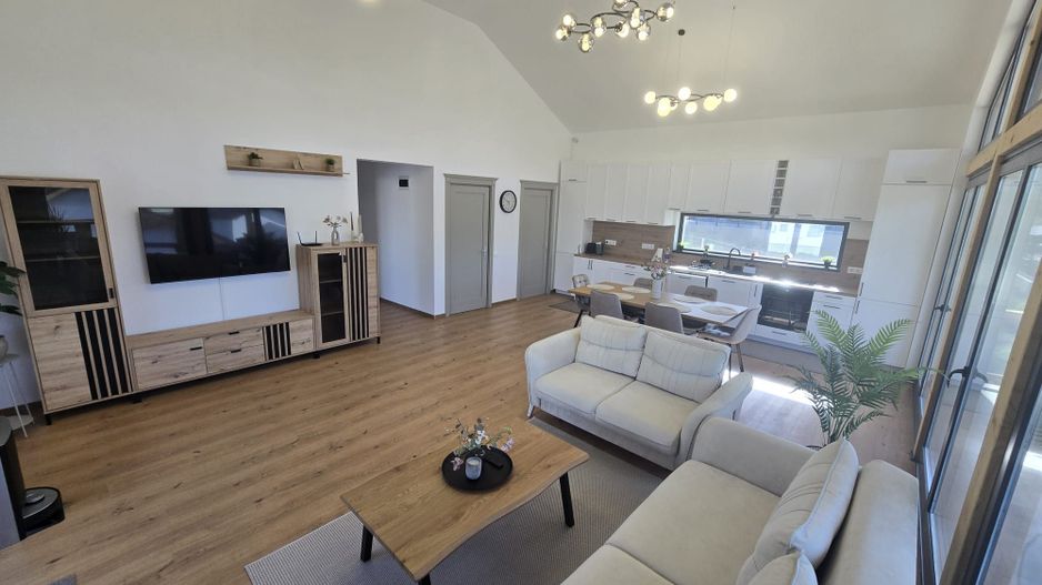 Casa 4 camere,2bai, 700 mp teren,mobilată si utilată - Poză 2