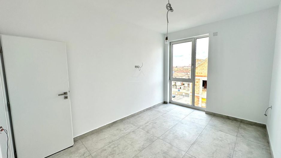 Bloc finalizat. Balcon mare. Loc de parcare. - Poză 6