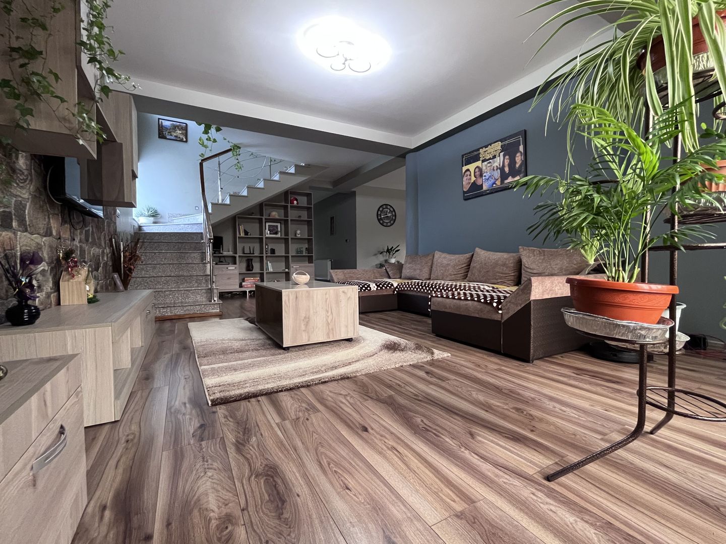 Casa de vânzare în Vulcana Pandele, la o distanță mica de oraș! - Poză 8