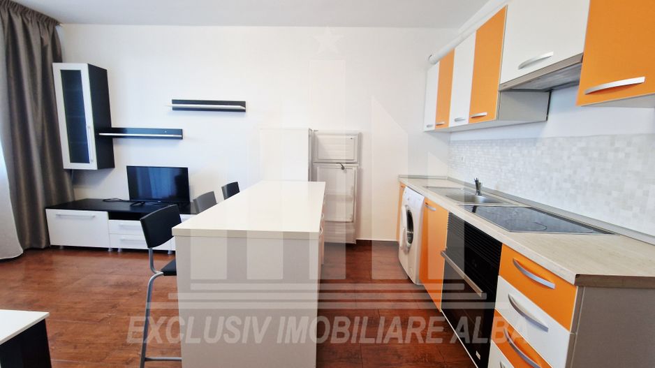 Apartament cu 3 camere decomandate, Cetate - Poză 1